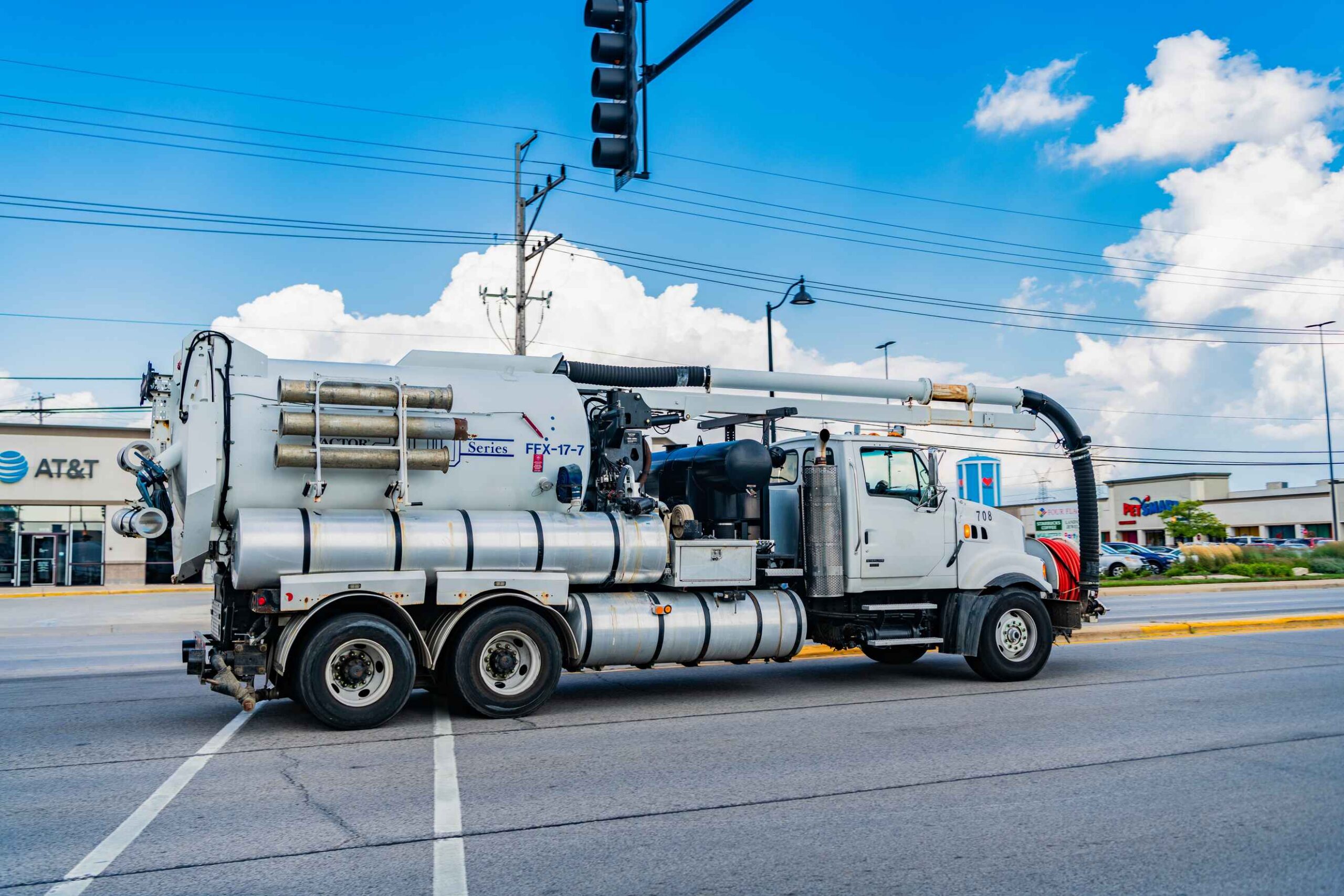 A commercial tow vehicle subject to strict federal regulations and FMCSA violations in Oklahoma truck accidents when operating in congested city centers.